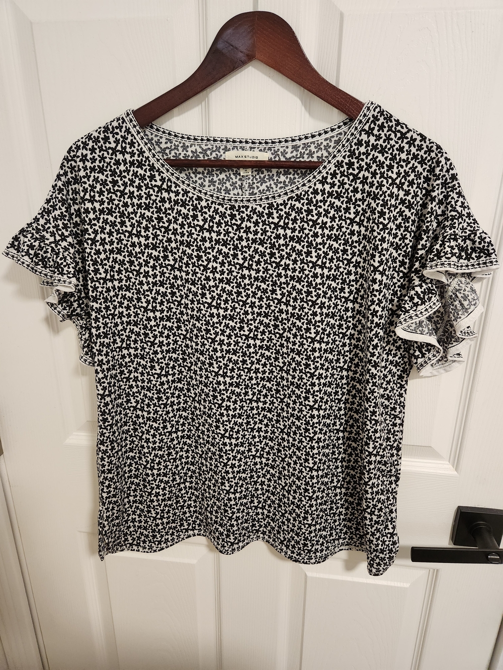 Max Studio Black & White Floral Ruffle Sleeve Tee Shirt